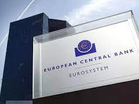 Mặc khủng hoảng ngân hàng, ECB vẫn mạnh tay tăng lãi suất