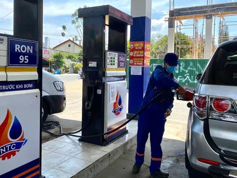 Giá xăng dầu hôm nay 5/5: Bay 9% trong tuần