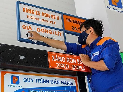 Giá xăng dầu lại tăng, xăng RON95 lên cao nhất lịch sử