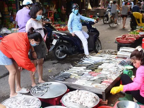 Xăng tăng, bão giá ngấm vào bữa ăn