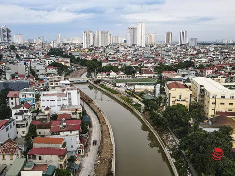 Dự án chống ngập nghìn tỷ ở Hà Nội chậm tiến độ, đất chất đống giữa lòng sông