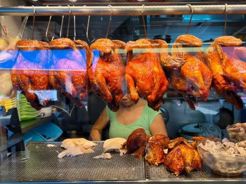 Không chỉ ngành cơm gà Singapore khủng hoảng vì giá cả