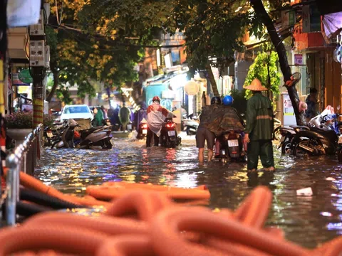 Vì sao cả thập kỷ hàng trăm hộ dân Thủ đô chịu cảnh úng ngập mỗi khi mưa lớn?