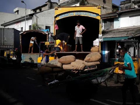 Điện lực đình công, Sri Lanka có thể rơi vào cảnh mất điện toàn quốc từ sáng 9/6