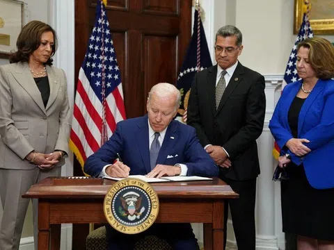 Tổng thống Biden ký sắc lệnh bảo vệ quyền phá thai cho phụ nữ Mỹ