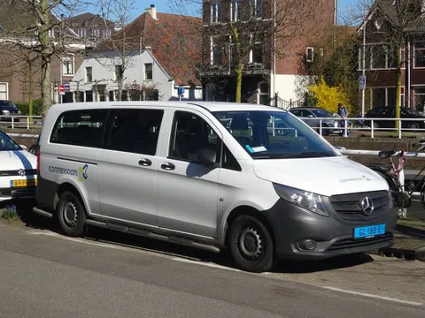 Việt Nam triệu hồi khẩn 53 ô tô Mercedes-Benz Van-Victoria do lỗi tối khí