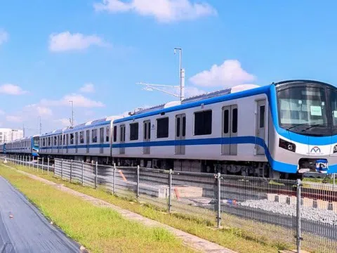 Hình ảnh chạy thử nghiệm đoàn tàu đầu tiên tại dự án metro số 1 TPHCM