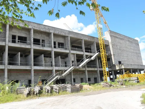 Bệnh viện hơn 1.700 tỷ xây nhiều năm không xong