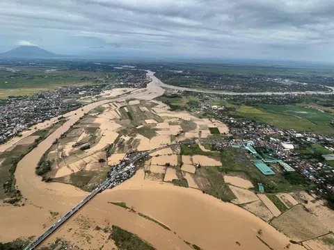 Bão Noru quét qua Philippines, gần 75.000 người sơ tán, ít nhất 5 người chết