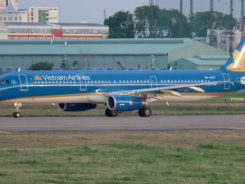 Gần 14.000 hành khách của Vietnam Airlines bị ảnh hưởng do bão Noru