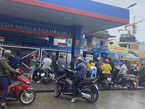 Vì sao đột ngột khan hiếm xăng dầu?