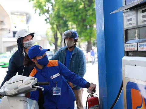 Giá xăng tăng lần thứ 4 liên tiếp, có loại tăng hơn 1.100 đồng/lít