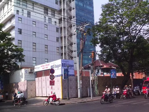 Khách sạn Senla Boutique bỏ hoang nhiều năm, làm xấu 'bộ mặt' Tp.HCM