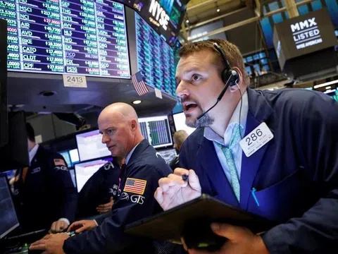 Dow Jones bất ngờ tăng 500 điểm, giá dầu cũng nhảy mạnh