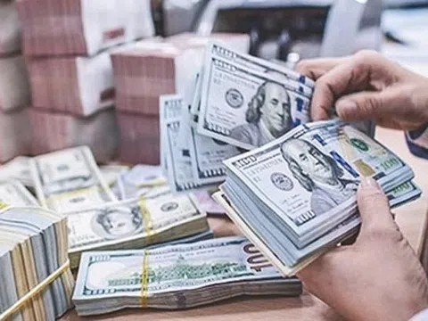 Giá USD 'chợ đen' giảm sâu, về sát giá ngân hàng