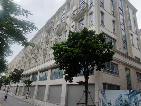 Hà Nội: Hàng trăm shophouse triệu đô ở vị trí vàng “cửa đóng then cài“