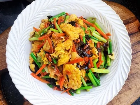 Trứng rán, hấp mãi cũng chán, làm theo cách này ngon “quên lối về”