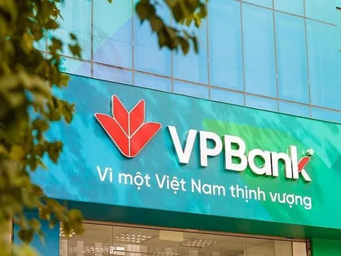 Sếp nữ VPBank bán "chui” cổ phiếu giá gần 1 tỷ đồng