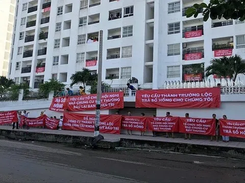Dân ở chung cư mòn mỏi chờ 'sổ hồng'
