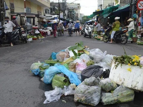 Rác ùn ứ vì nhà máy bị nợ hợp đồng